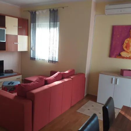 Cozy Edvin In Apartment