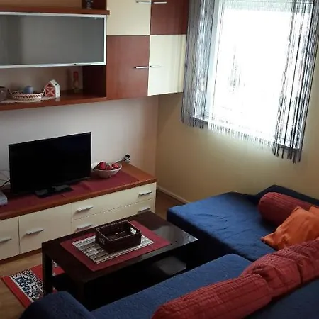 Cozy Edvin In Apartment