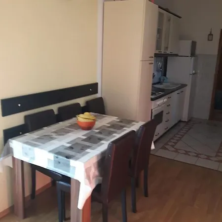 Cozy Edvin In Apartman